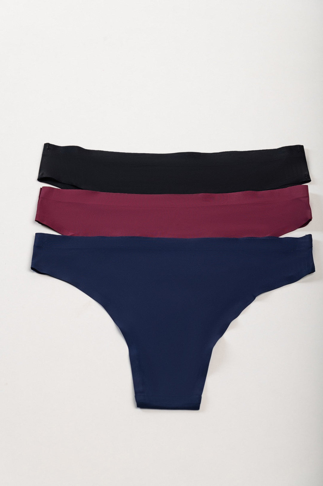 Set of three seamless panties, various colors