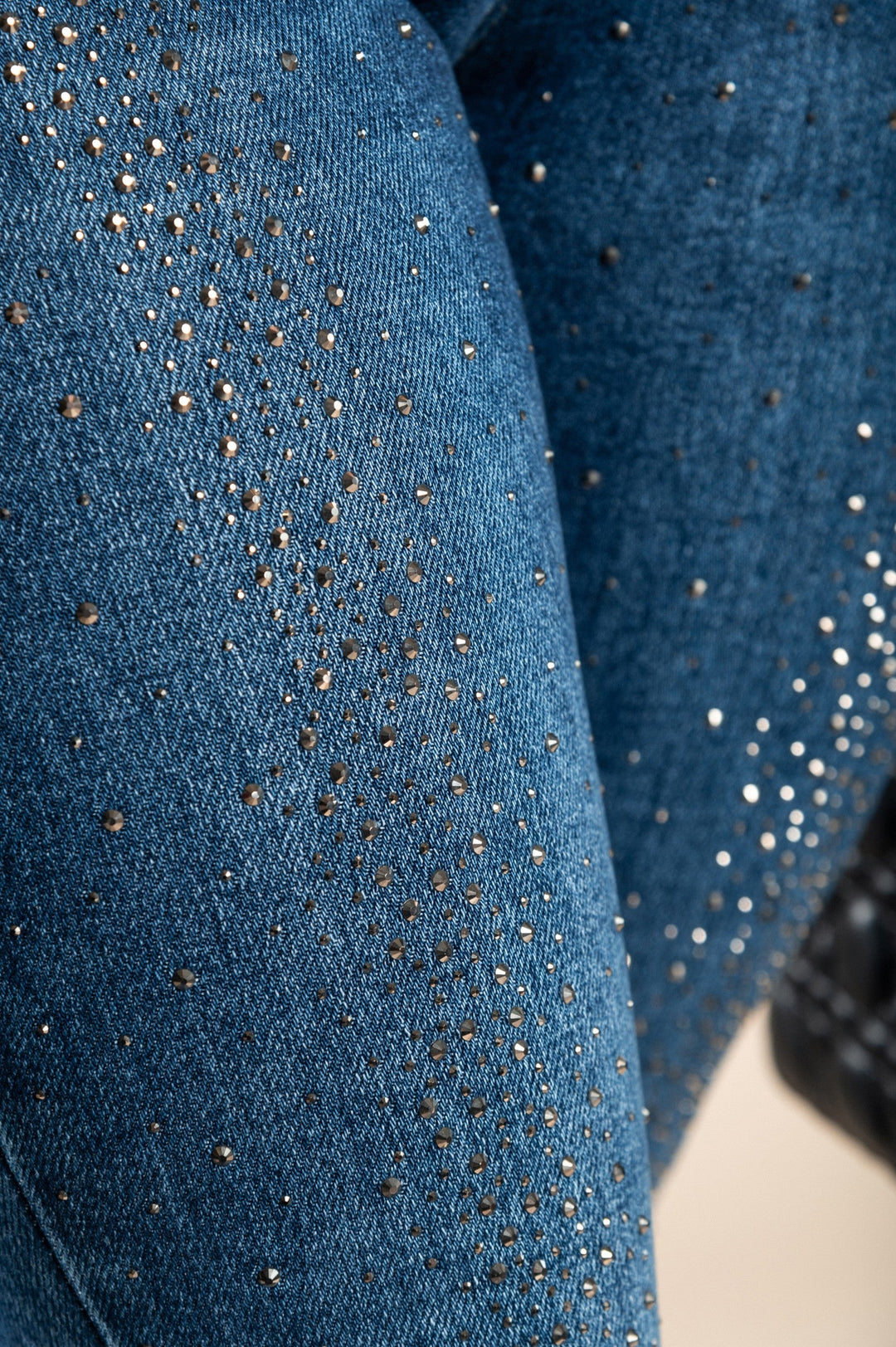 Fashionable Skinny Jeans with Glitter Detail in Blue