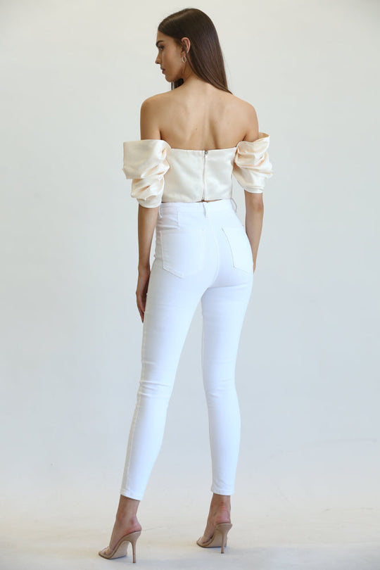 Off the Shoulder Summer Tops – Stylish & Chic for Every Occasion