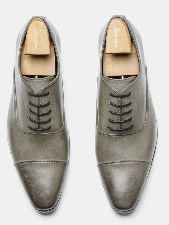 Fashionable Oxford gentlemen's formal men's shoes, comfortable social men's shoes