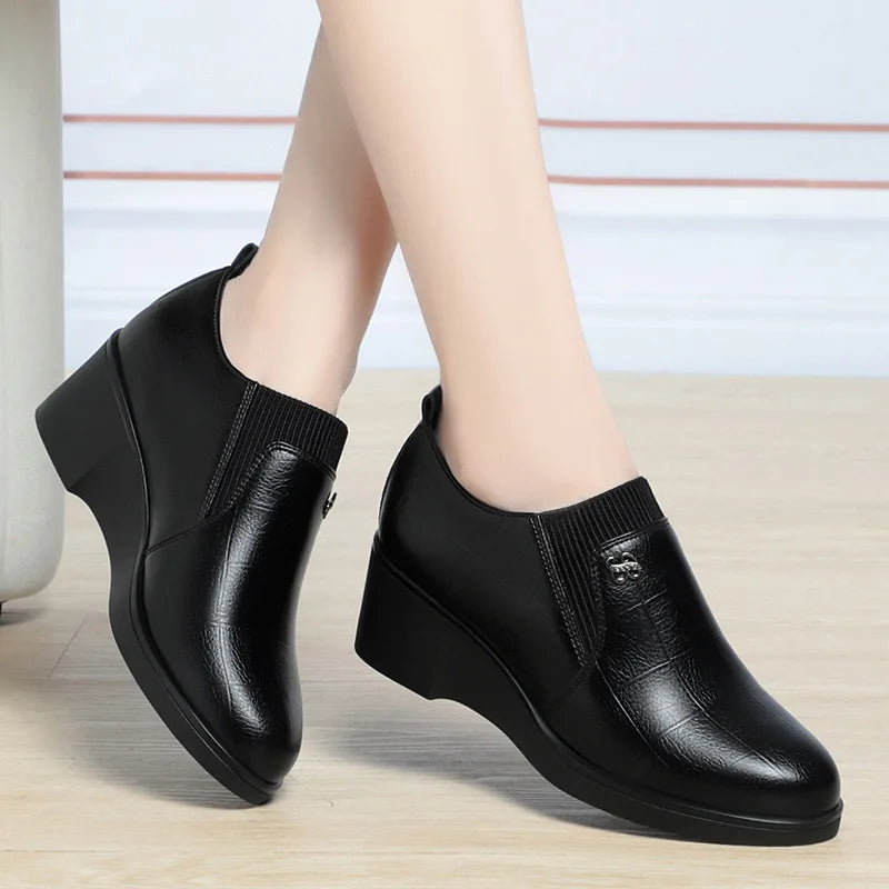 Trendy Wedge Heel Leather Shoes for Women 2024 New Soft Sole Design Versatile and Comfortable Solid Color Casual Women's Shoes