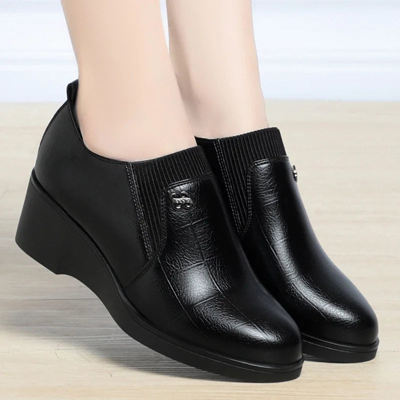 Trendy Wedge Heel Leather Shoes for Women 2024 New Soft Sole Design Versatile and Comfortable Solid Color Casual Women's Shoes