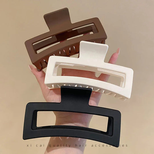1pc Extra large 13cm hair size, shark clip, square clip, back of the