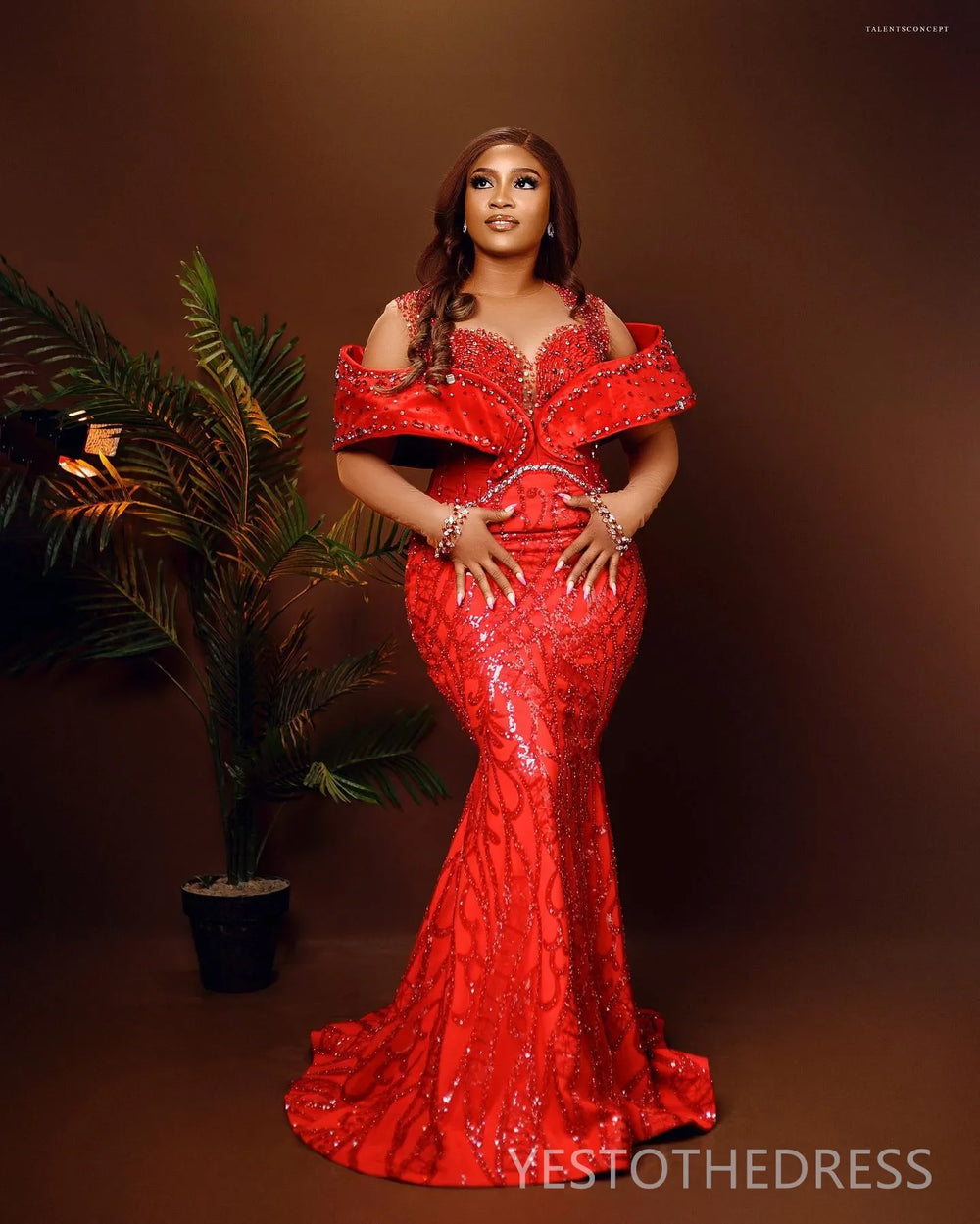 Curvy Size Prom Dress With Detachable Train Red Mermaid Evening Dresses For Women Sheer Neck Beaded Lace Formal Dress