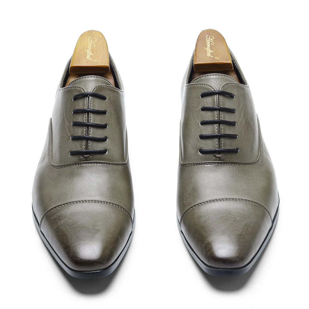 Fashionable Oxford gentlemen's formal men's shoes, comfortable social men's shoes