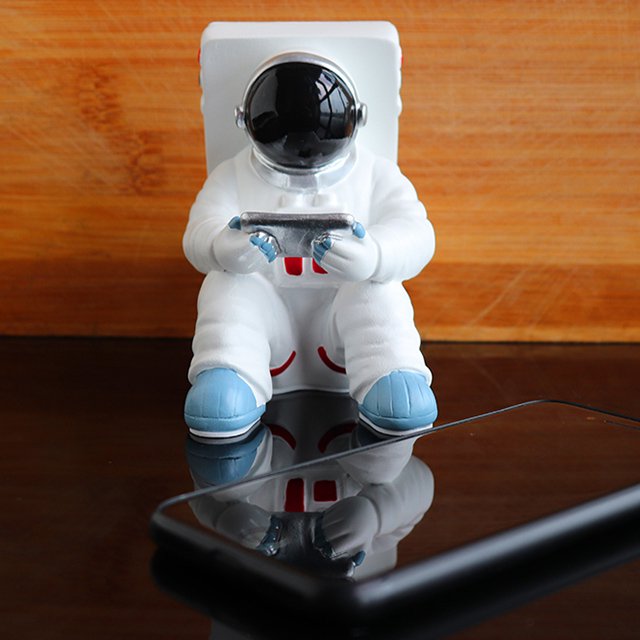 Astronaut Phone Holder